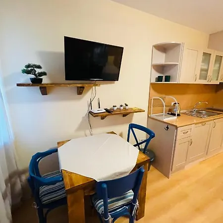 Kris Park Aparthotel 3*